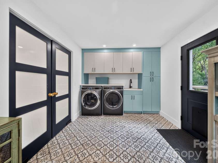 2021 Lynbridge Drive, Charlotte, NC 28270.  MLS# CAR4429842, YatesRealty ID 54271. Laundry