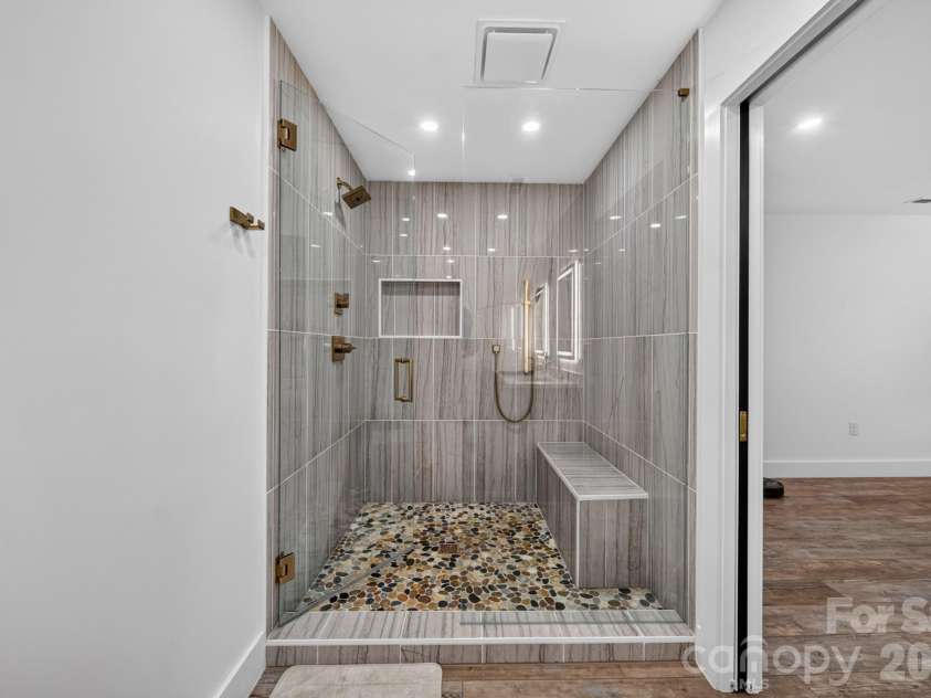 2021 Lynbridge Drive, Charlotte, NC 28270.  MLS# CAR4429842, YatesRealty ID 54271. Primary Bathroom