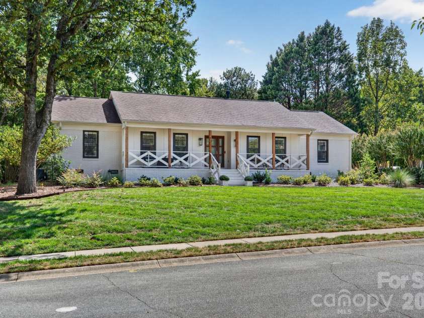 2021 Lynbridge Drive, Charlotte, NC 28270.  MLS# CAR4429842, YatesRealty ID 54271. Stunning Ranch in Hampton Leas