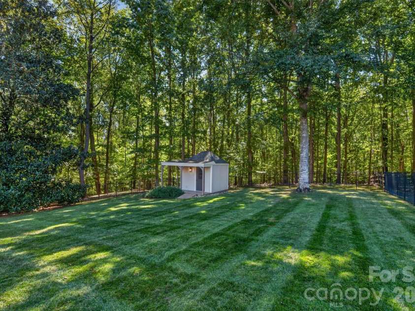 734 Stratford Woods Road, Matthews, NC 28105.  MLS# CAR4429636, YatesRealty ID 54272. 