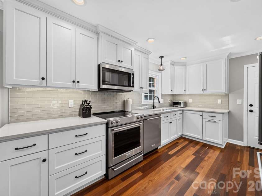 734 Stratford Woods Road, Matthews, NC 28105.  MLS# CAR4429636, YatesRealty ID 54272. 