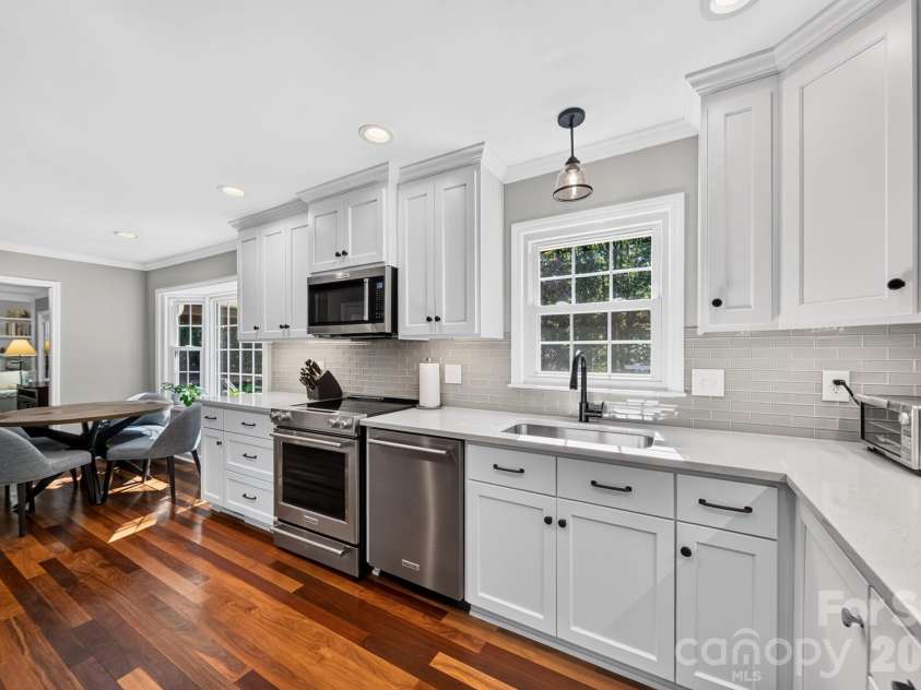 734 Stratford Woods Road, Matthews, NC 28105.  MLS# CAR4429636, YatesRealty ID 54272. 