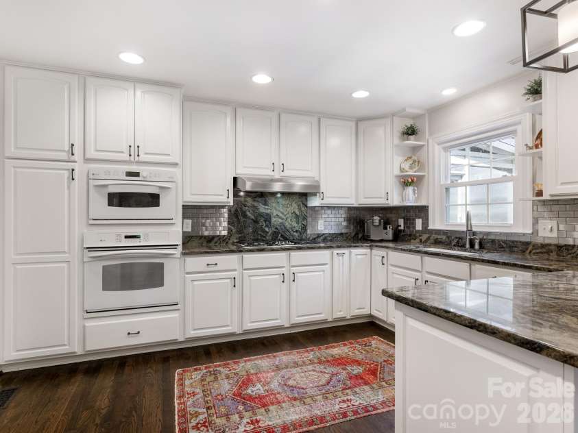 2007 Fromby Court, Charlotte, NC 28211.  MLS# CAR4429673, YatesRealty ID 54273. Kitchen