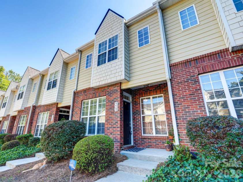 4460 Yoruk Forest Lane, Charlotte, NC 28211.  MLS# CAR4429492, YatesRealty ID 54275. 
