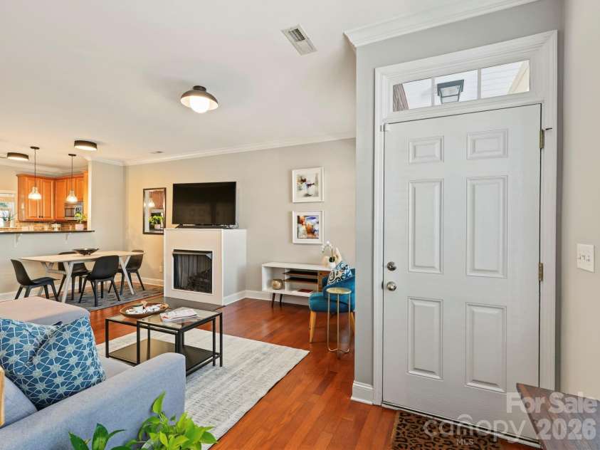 4460 Yoruk Forest Lane, Charlotte, NC 28211.  MLS# CAR4429492, YatesRealty ID 54275. 