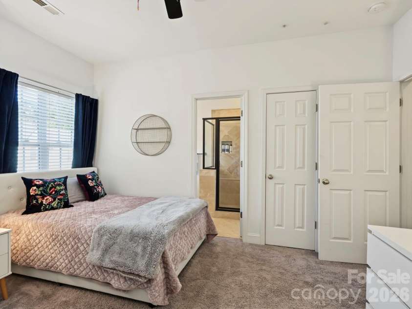 4460 Yoruk Forest Lane, Charlotte, NC 28211.  MLS# CAR4429492, YatesRealty ID 54275. 