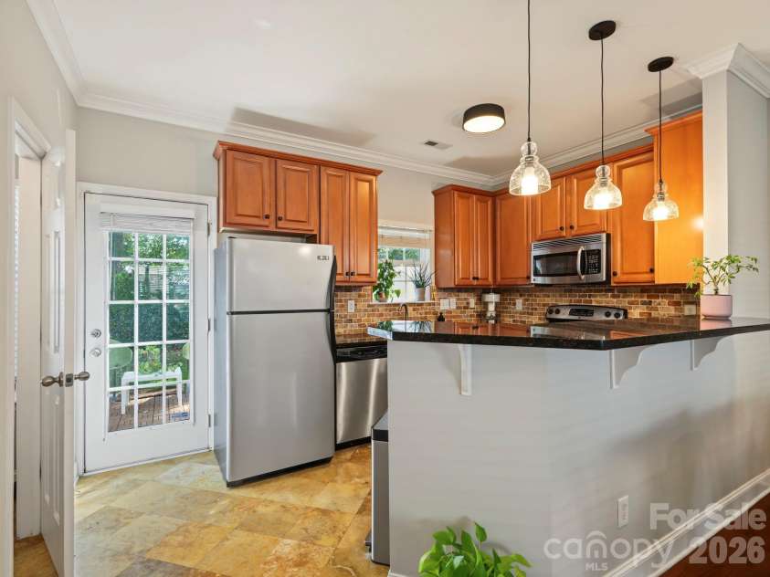 4460 Yoruk Forest Lane, Charlotte, NC 28211.  MLS# CAR4429492, YatesRealty ID 54275. 