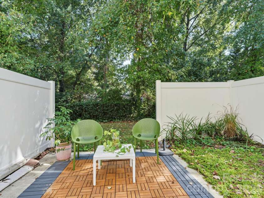 4460 Yoruk Forest Lane, Charlotte, NC 28211.  MLS# CAR4429492, YatesRealty ID 54275. 