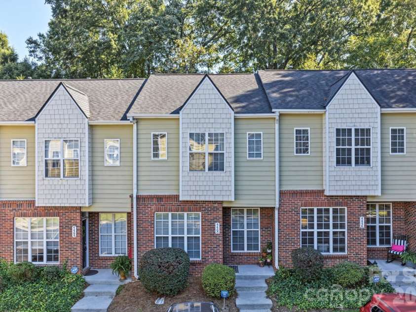 4460 Yoruk Forest Lane, Charlotte, NC 28211.  MLS# CAR4429492, YatesRealty ID 54275. 
