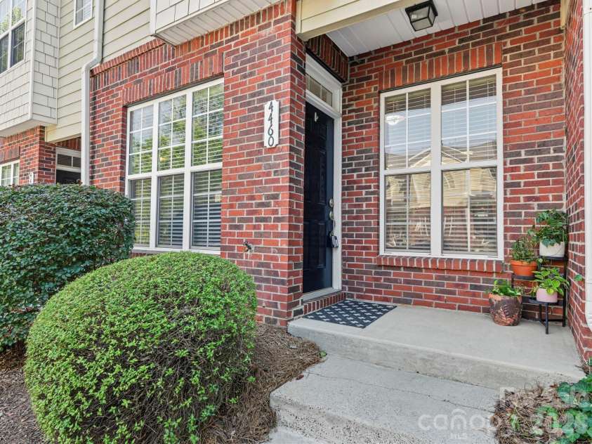 4460 Yoruk Forest Lane, Charlotte, NC 28211.  MLS# CAR4429492, YatesRealty ID 54275. 
