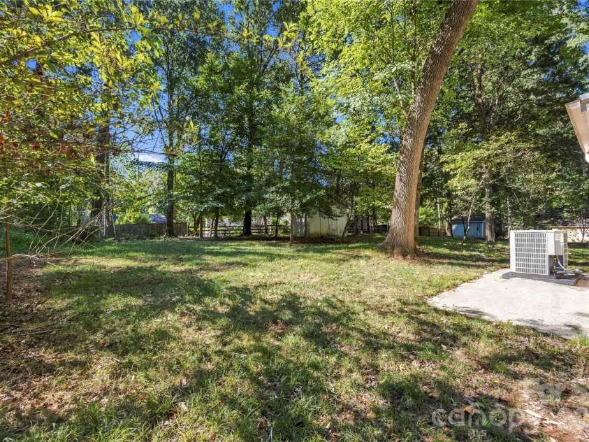 9112 Sardis Forest Drive, Charlotte, NC 28270.  MLS# CAR4429591, YatesRealty ID 54276. Large Flat Backyard!
