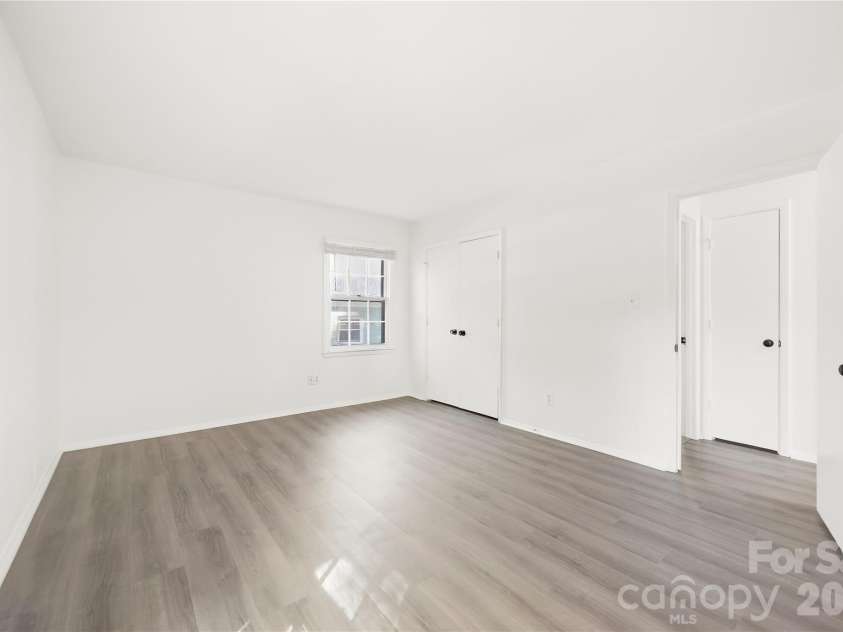 9112 Sardis Forest Drive, Charlotte, NC 28270.  MLS# CAR4429591, YatesRealty ID 54276. Primary Bedroom
