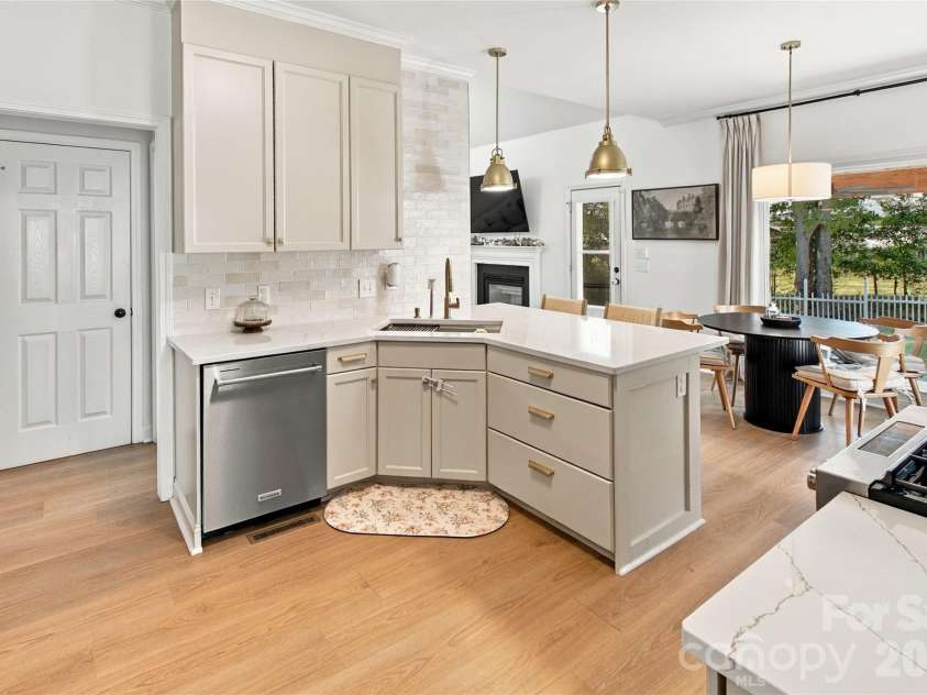 613 Weyburn Drive, Concord, NC 28027.  MLS# CAR4429477, YatesRealty ID 54278. Deep farm sink