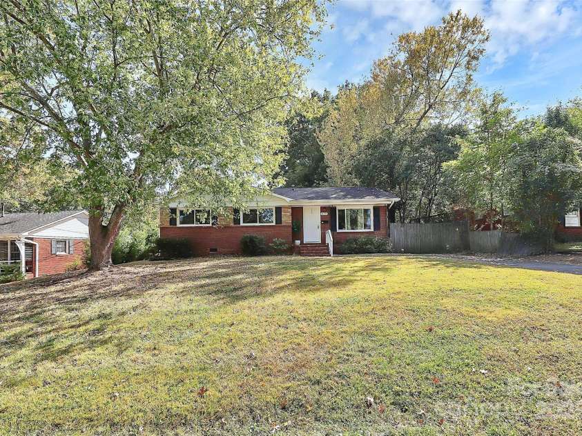 1420 Starbrook Drive, Charlotte, NC 28210.  MLS# CAR4314473, YatesRealty ID 5428. 