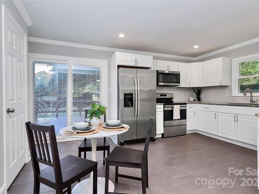 1420 Starbrook Drive, Charlotte, NC 28210.  MLS# CAR4314473, YatesRealty ID 5428. 