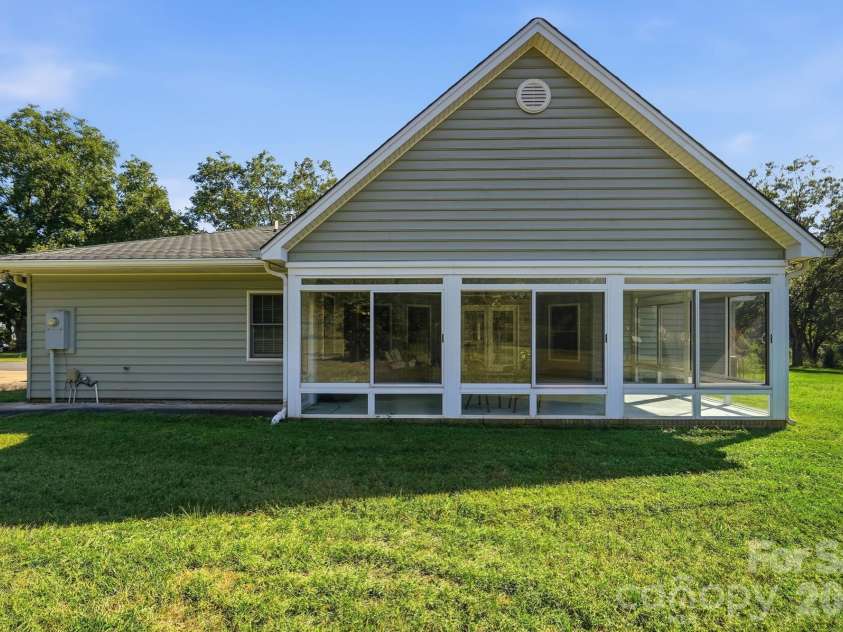 600 Frontier Road, Clover, SC 29710.  MLS# CAR4429222, YatesRealty ID 54284. 