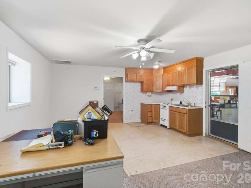 600 Frontier Road, Clover, SC 29710.  MLS# CAR4429222, YatesRealty ID 54284. Flex space in the workshop