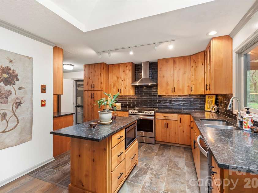 109 Middle Connestee Trail, Brevard, NC 28712.  MLS# CAR4429335, YatesRealty ID 54285. 