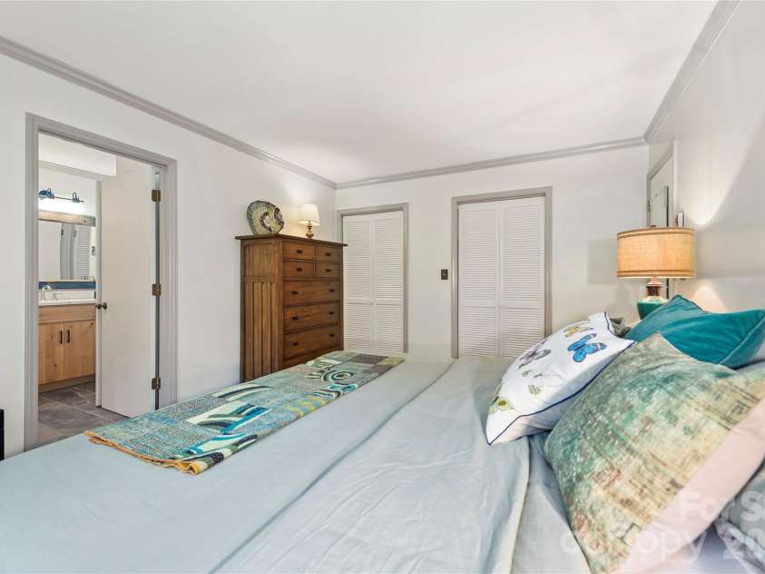 109 Middle Connestee Trail, Brevard, NC 28712.  MLS# CAR4429335, YatesRealty ID 54285. 