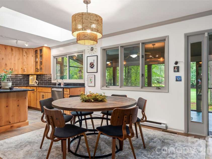 109 Middle Connestee Trail, Brevard, NC 28712.  MLS# CAR4429335, YatesRealty ID 54285. Cozy mountain home, turnkey with a decorator's touch!