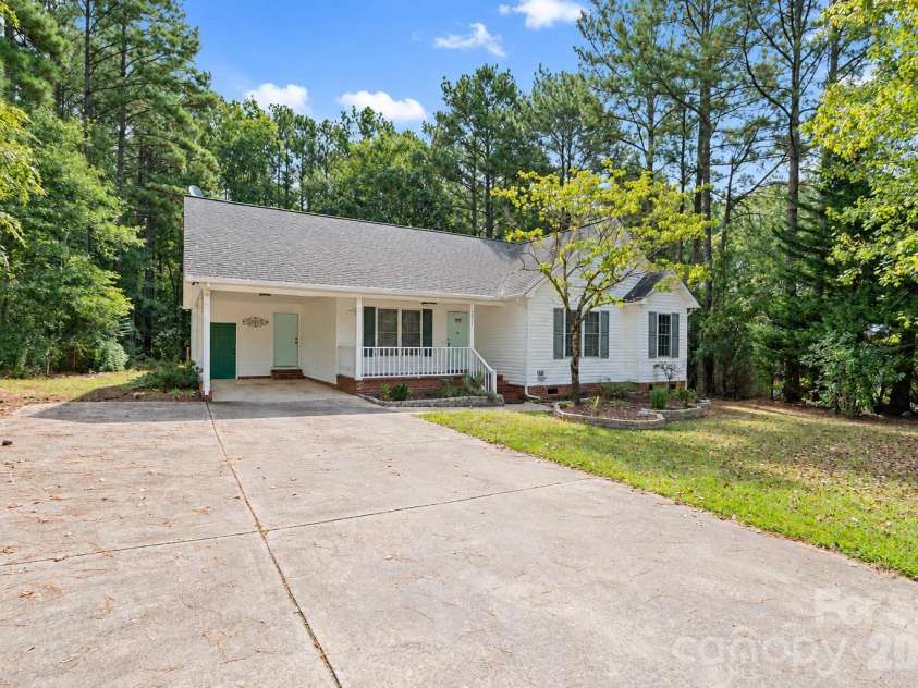 2017 Country Club Drive, Lancaster, SC 29720.  MLS# CAR4429318, YatesRealty ID 54286. 