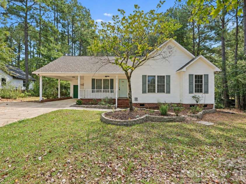 2017 Country Club Drive, Lancaster, SC 29720.  MLS# CAR4429318, YatesRealty ID 54286. 