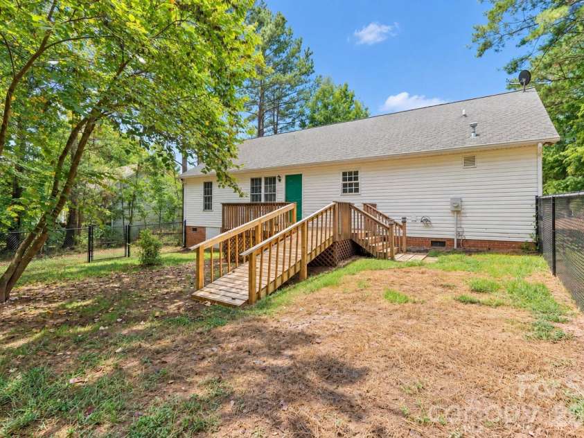 2017 Country Club Drive, Lancaster, SC 29720.  MLS# CAR4429318, YatesRealty ID 54286. 