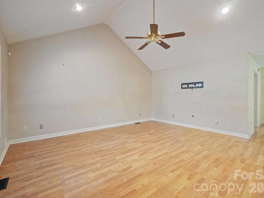 2017 Country Club Drive, Lancaster, SC 29720.  MLS# CAR4429318, YatesRealty ID 54286. 