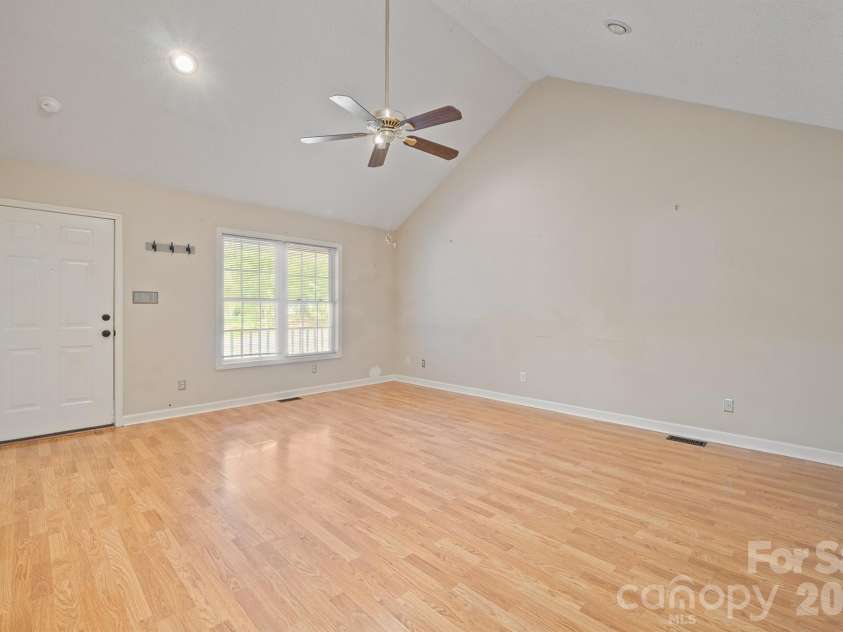 2017 Country Club Drive, Lancaster, SC 29720.  MLS# CAR4429318, YatesRealty ID 54286. 