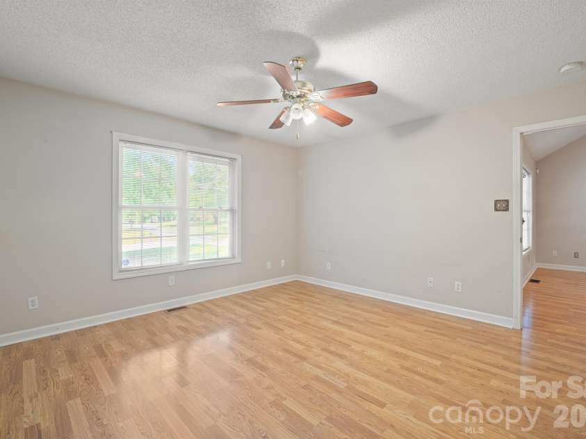 2017 Country Club Drive, Lancaster, SC 29720.  MLS# CAR4429318, YatesRealty ID 54286. 