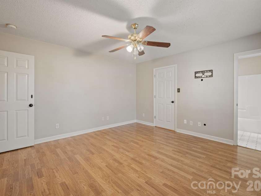 2017 Country Club Drive, Lancaster, SC 29720.  MLS# CAR4429318, YatesRealty ID 54286. 