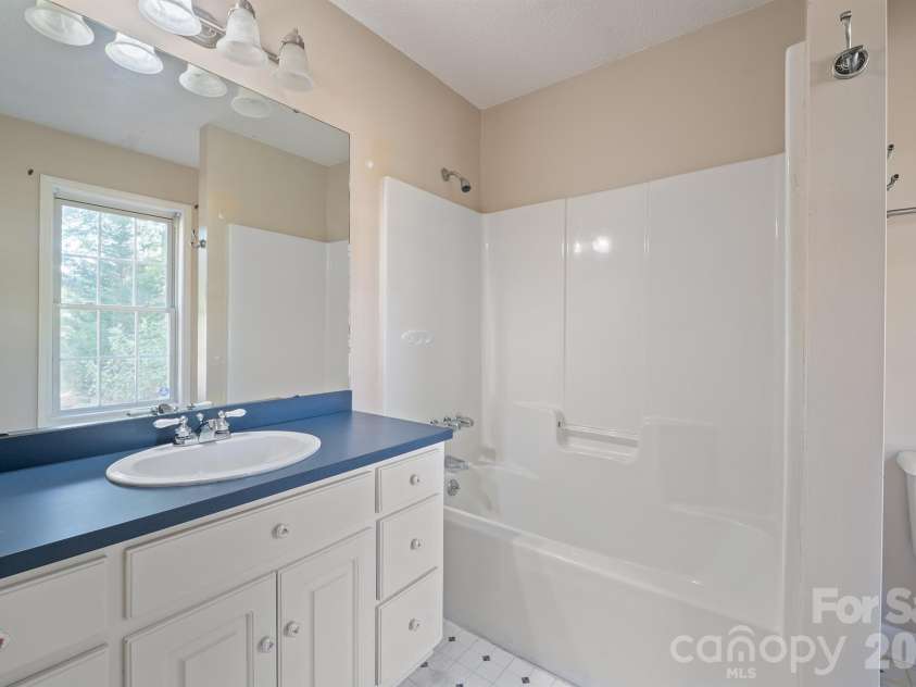 2017 Country Club Drive, Lancaster, SC 29720.  MLS# CAR4429318, YatesRealty ID 54286. 