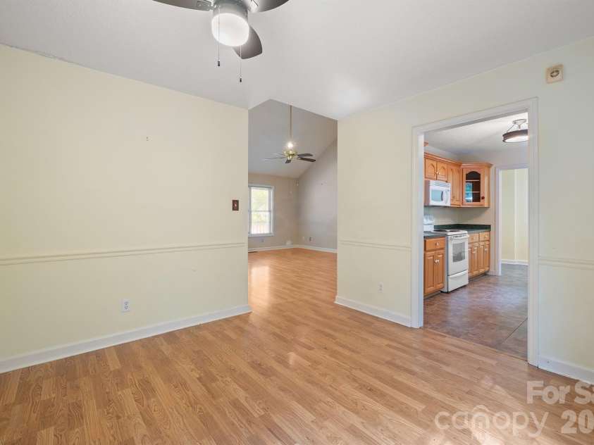 2017 Country Club Drive, Lancaster, SC 29720.  MLS# CAR4429318, YatesRealty ID 54286. 