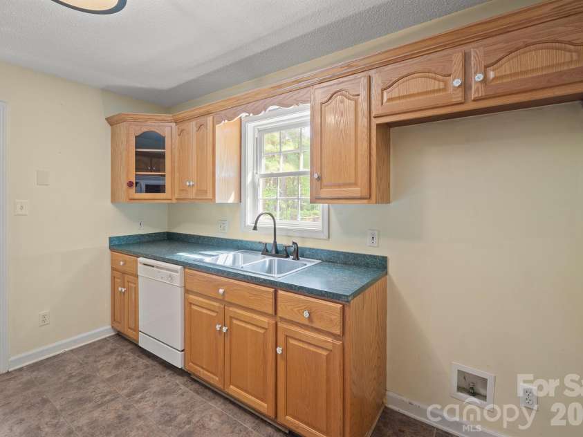 2017 Country Club Drive, Lancaster, SC 29720.  MLS# CAR4429318, YatesRealty ID 54286. 