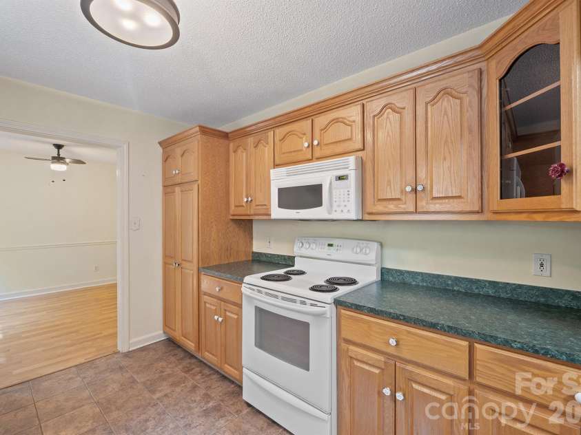 2017 Country Club Drive, Lancaster, SC 29720.  MLS# CAR4429318, YatesRealty ID 54286. 