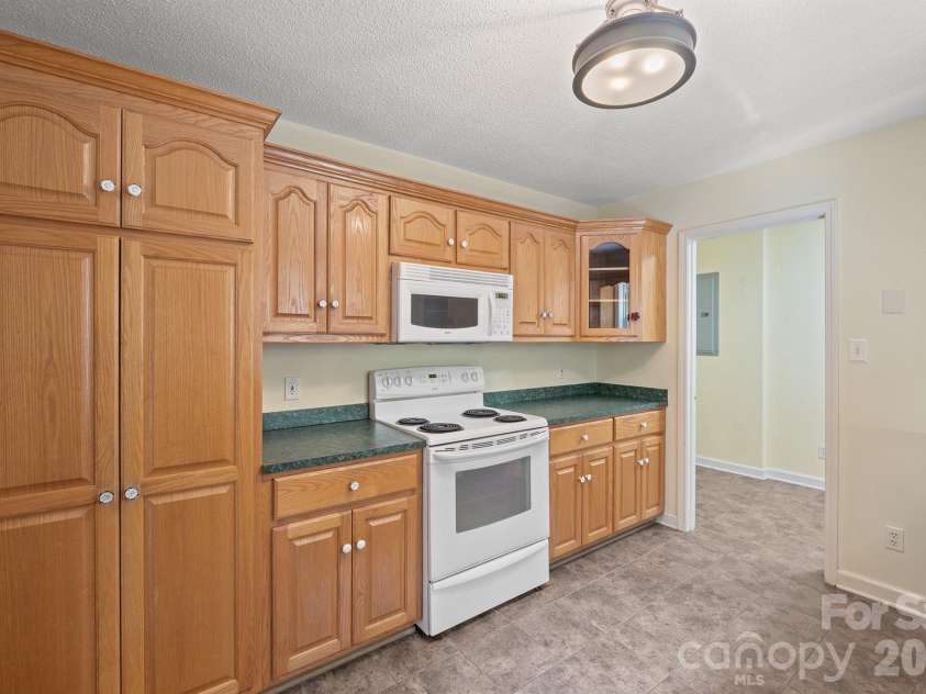 2017 Country Club Drive, Lancaster, SC 29720.  MLS# CAR4429318, YatesRealty ID 54286. 