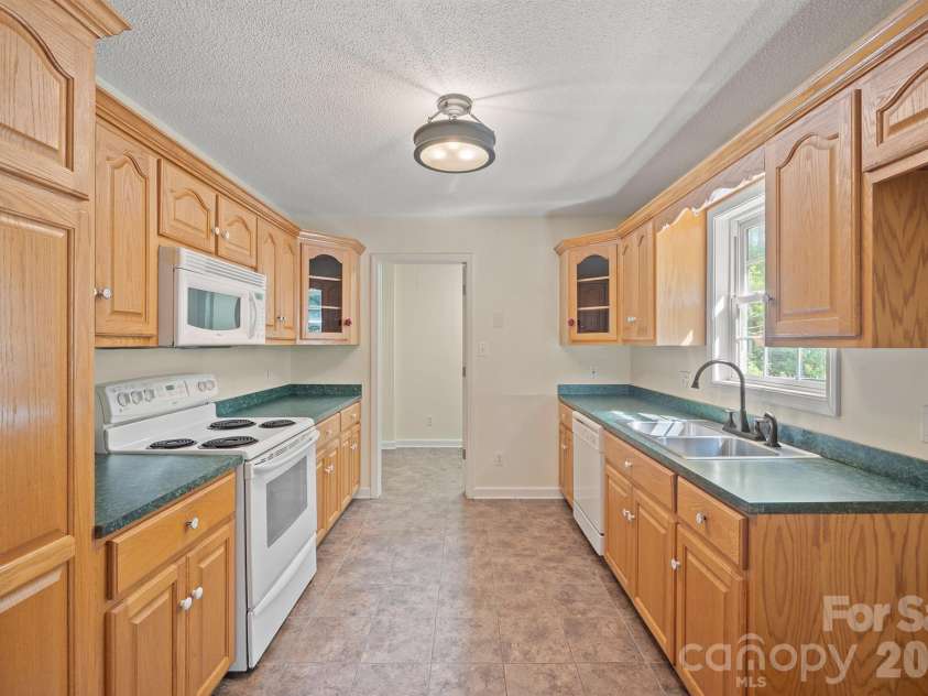 2017 Country Club Drive, Lancaster, SC 29720.  MLS# CAR4429318, YatesRealty ID 54286. 