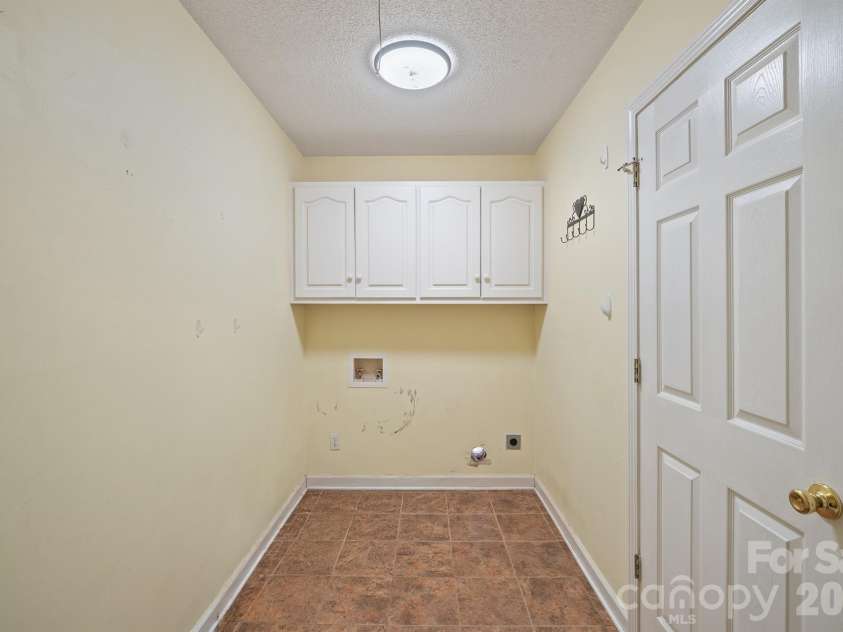 2017 Country Club Drive, Lancaster, SC 29720.  MLS# CAR4429318, YatesRealty ID 54286. 