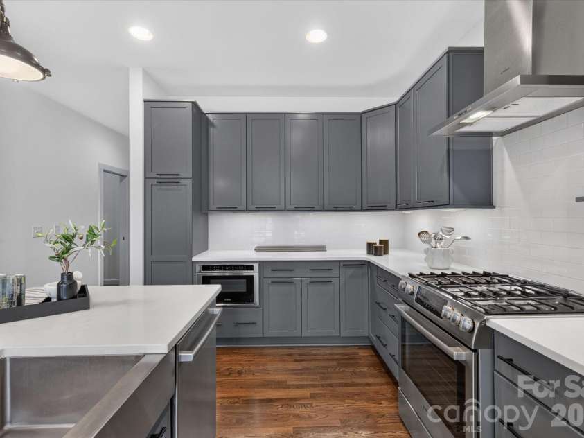 2727 Brevard Street, Charlotte, NC 28205.  MLS# CAR4429086, YatesRealty ID 54289. 