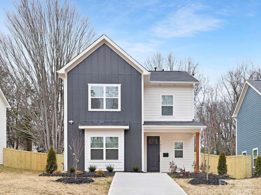 1002 Fairground Street, Charlotte, NC 28208.  MLS# CAR4198787, YatesRealty ID 5429. 