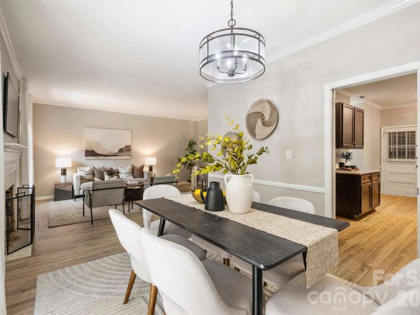 5915 Quail Hollow Road, Charlotte, NC 28210.  MLS# CAR4429141, YatesRealty ID 54290. 