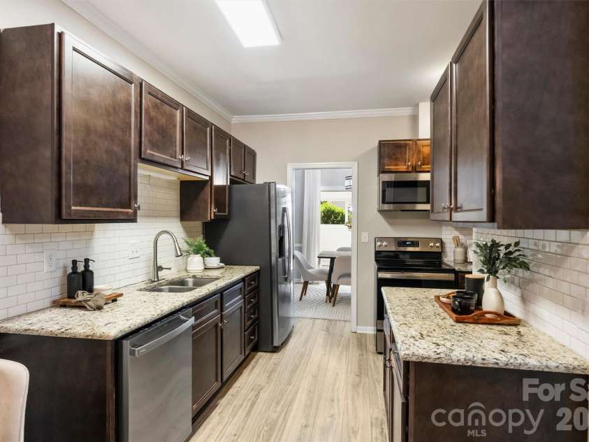 5915 Quail Hollow Road, Charlotte, NC 28210.  MLS# CAR4429141, YatesRealty ID 54290. 