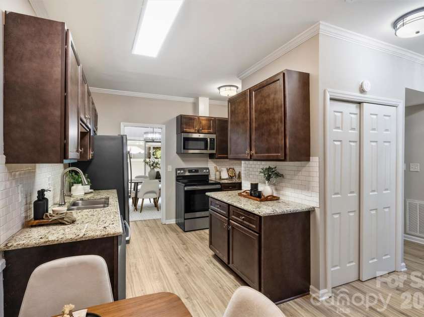 5915 Quail Hollow Road, Charlotte, NC 28210.  MLS# CAR4429141, YatesRealty ID 54290. 