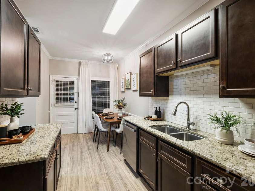 5915 Quail Hollow Road, Charlotte, NC 28210.  MLS# CAR4429141, YatesRealty ID 54290. 