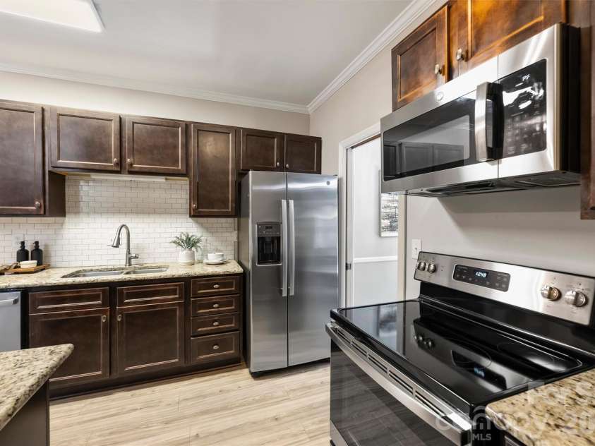 5915 Quail Hollow Road, Charlotte, NC 28210.  MLS# CAR4429141, YatesRealty ID 54290. 