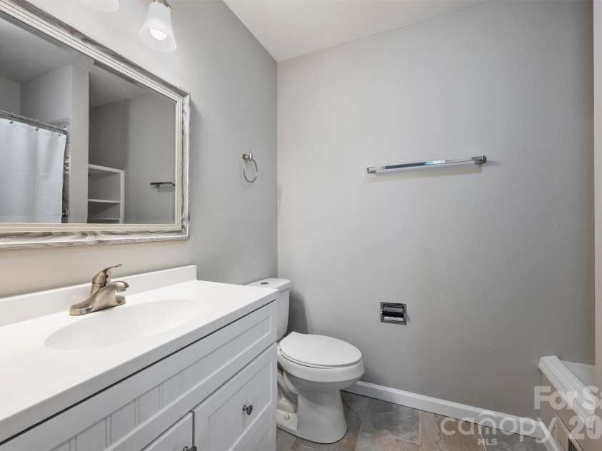5915 Quail Hollow Road, Charlotte, NC 28210.  MLS# CAR4429141, YatesRealty ID 54290. 