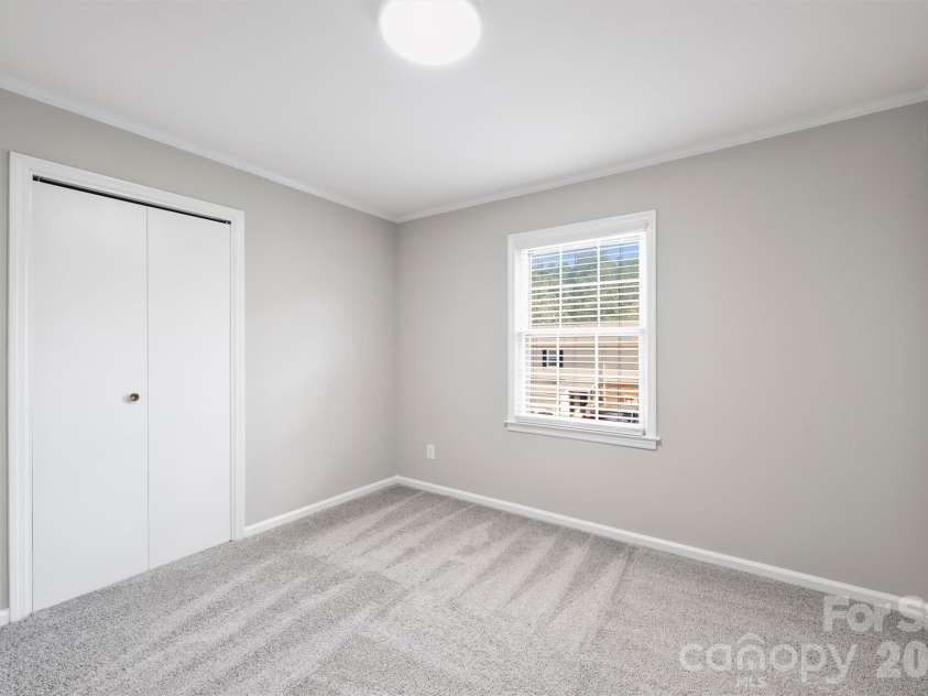 5915 Quail Hollow Road, Charlotte, NC 28210.  MLS# CAR4429141, YatesRealty ID 54290. 