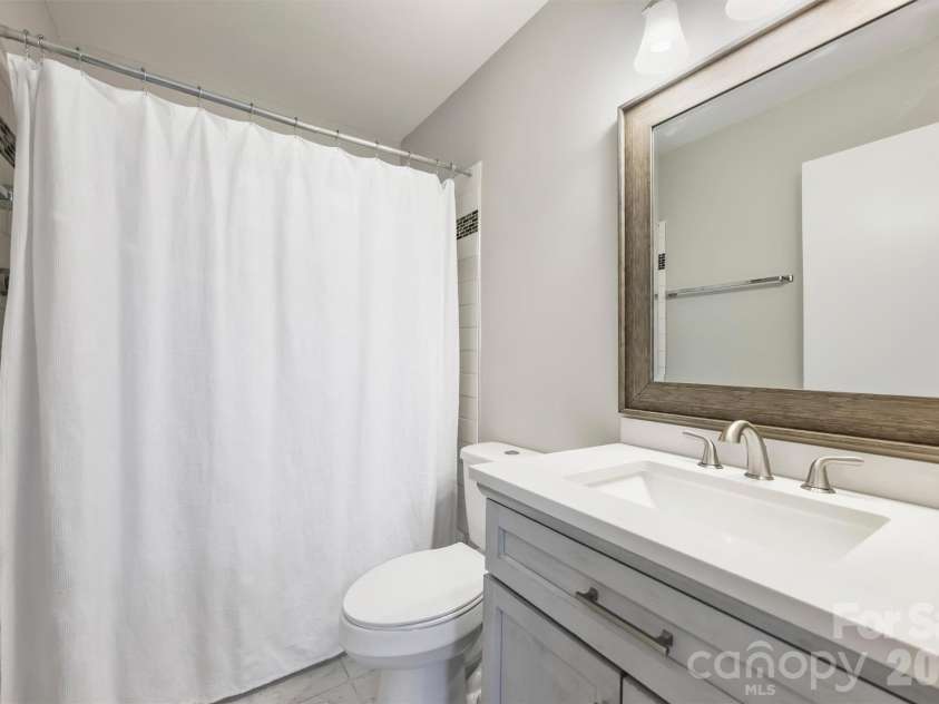 5915 Quail Hollow Road, Charlotte, NC 28210.  MLS# CAR4429141, YatesRealty ID 54290. 
