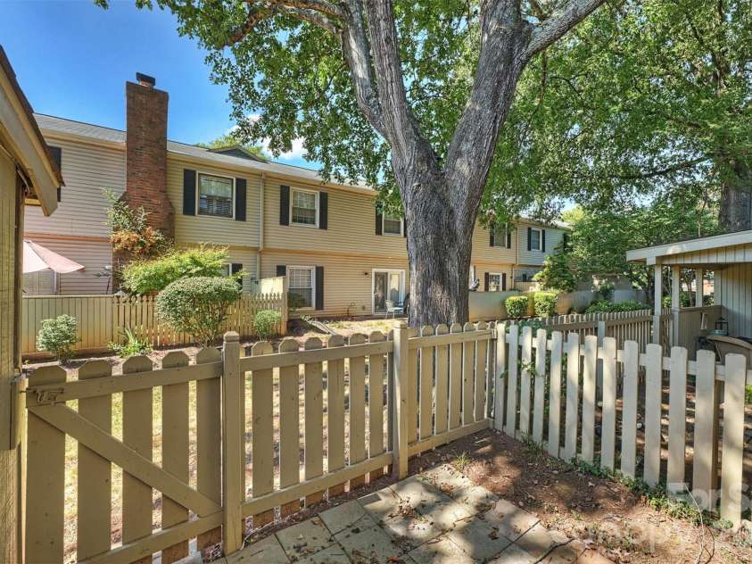 5915 Quail Hollow Road, Charlotte, NC 28210.  MLS# CAR4429141, YatesRealty ID 54290. 