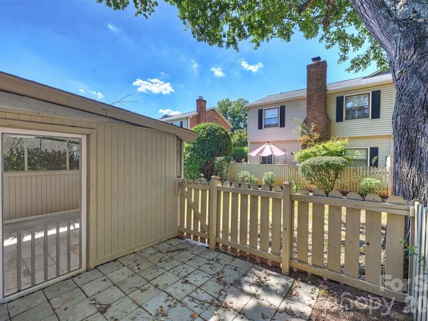 5915 Quail Hollow Road, Charlotte, NC 28210.  MLS# CAR4429141, YatesRealty ID 54290. 